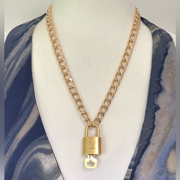 LOUIS VUITTON Padlock & Key Set #315 Vintage Gold Plated Pre-Owned - Picture 9 of 10